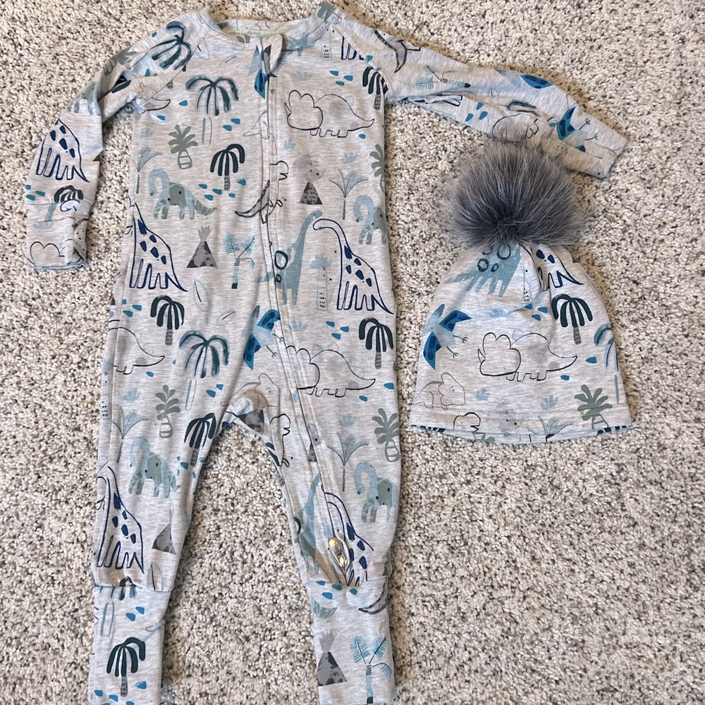 Loulou Lollipop Boys 6-12 Month Onesie with coordinating Beanie